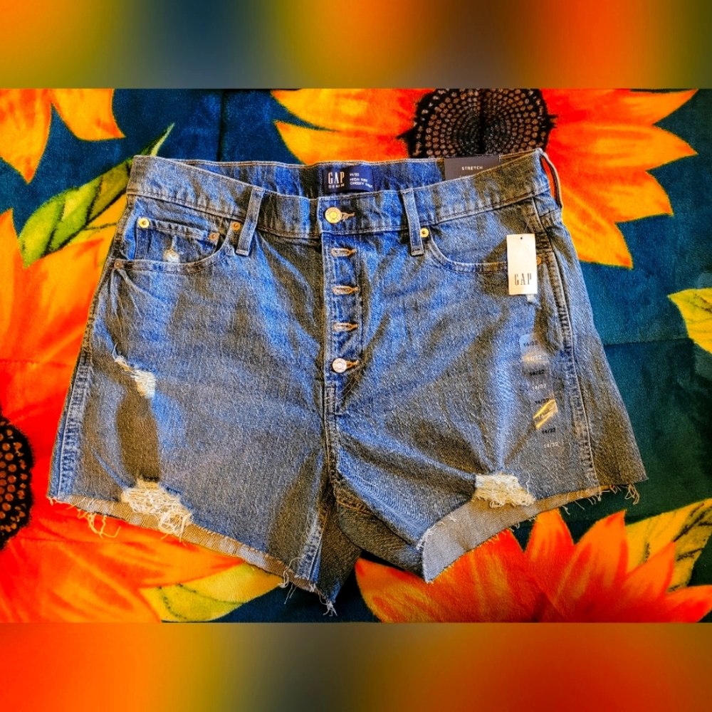 ⚠️⚠️ Brand New GAP shorts